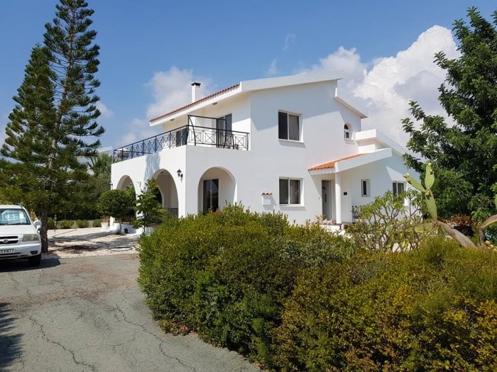Detached Villa For Rent in Coral Bay, Pafos RETN415A