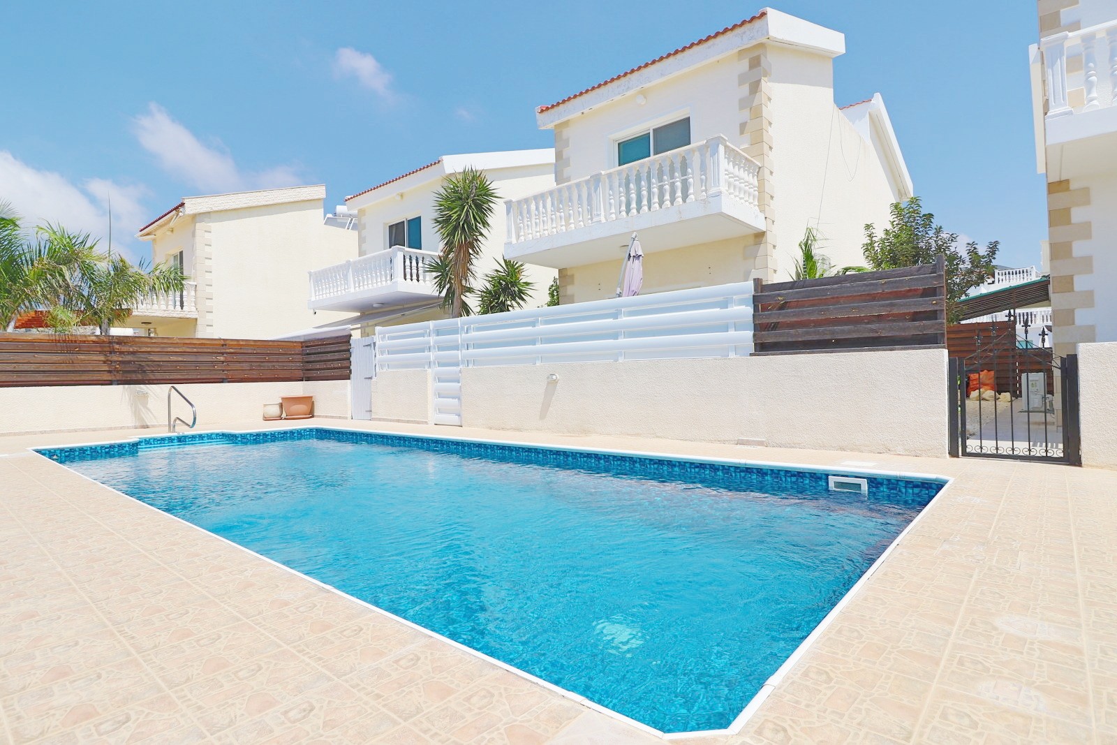 Detached Villa For Sale in Peyia, Pafos SUN17641